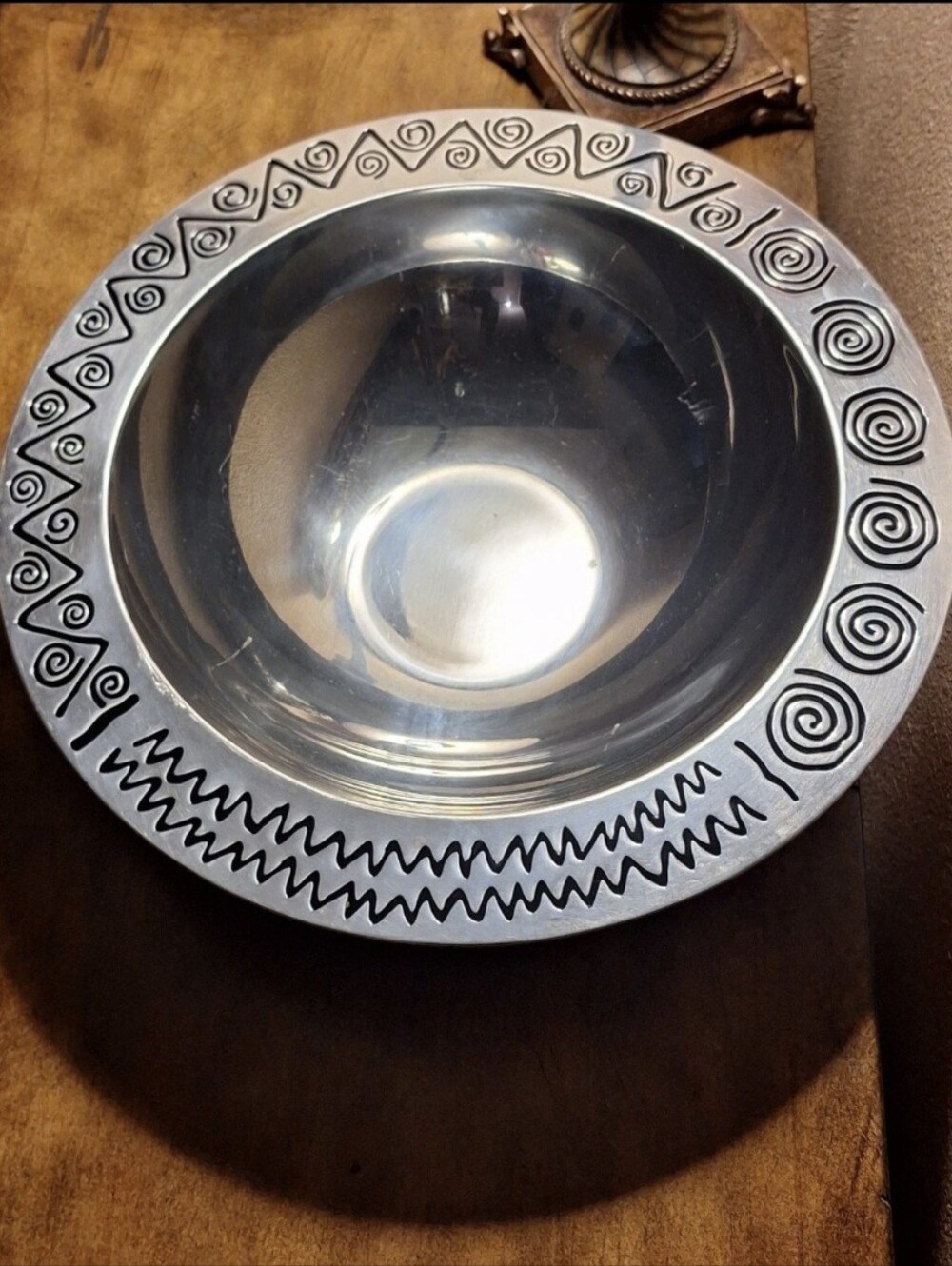 Wilton Armetale Reggae/Tribal Accented Bowl Large 14" For Serving Or Display.